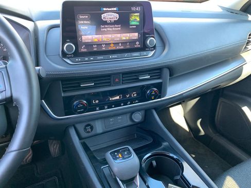 Used 2025 Nissan Rogue SV image 17