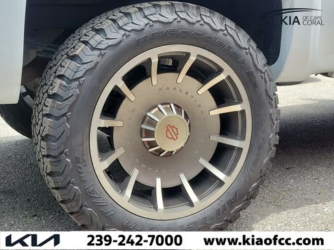 Used 2021 GMC Sierra 1500 SLT w/ SLT Premium Plus Package AWD/4WD image 9