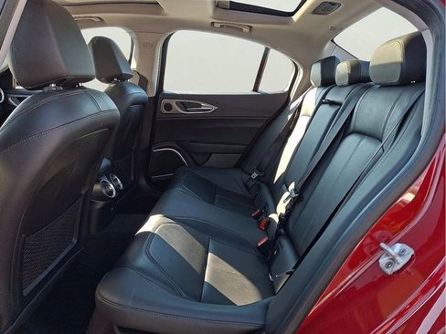 Used 2018 Alfa Romeo Giulia AWD image 28