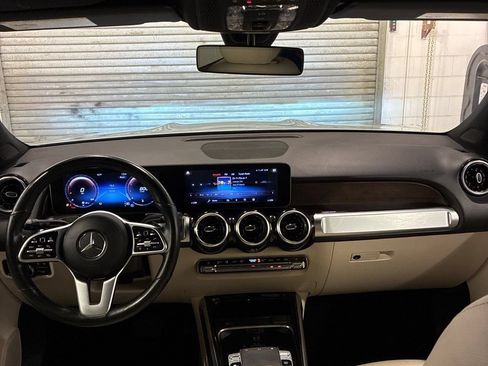 Used 2020 Mercedes-Benz GLB 250 4MATIC image 3