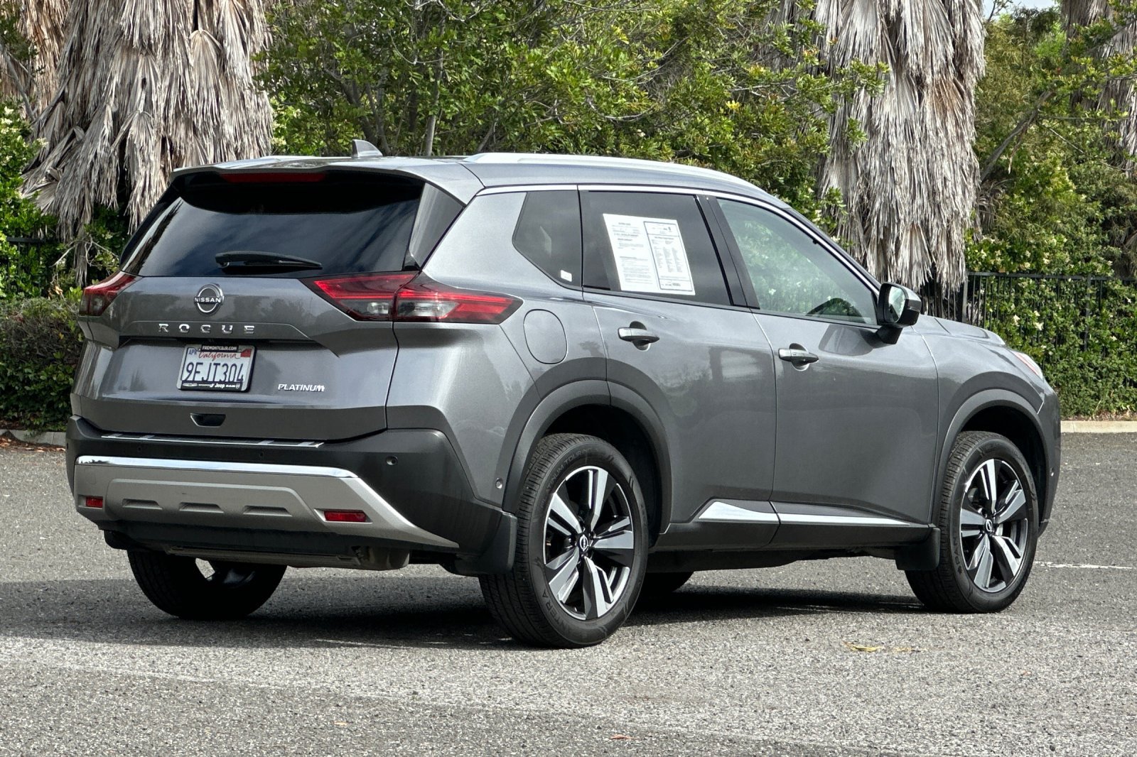 Used 2023 Nissan Rogue Platinum w/ Platinum Premium Package FWD image 3