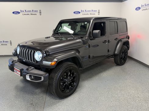Used 2025 Jeep Wrangler Unlimited Sahara w/ Safety Group AWD/4WD image 3