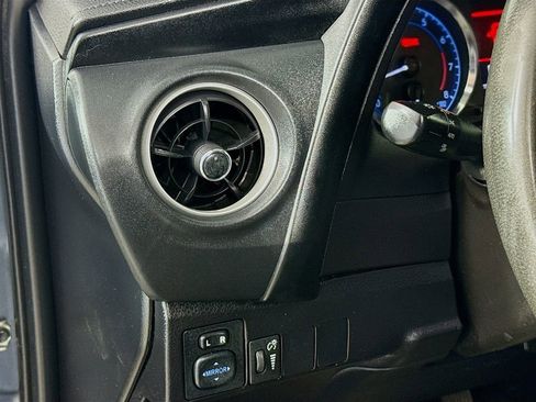 Used 2019 Toyota Corolla L image 10