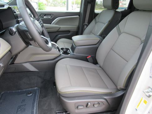 New 2026 Chevrolet Colorado ZR2 w/ Technology Package image 15