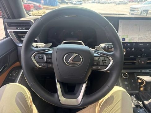 Used 2025 Lexus GX 550 AWD/4WD image 15
