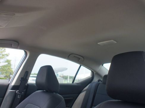 Used 2024 Nissan Altima 2.5 SV FWD image 6