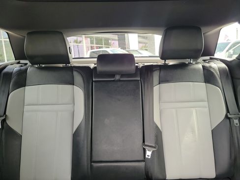 Used 2023 Land Rover Range Rover Evoque R-Dynamic SE image 16