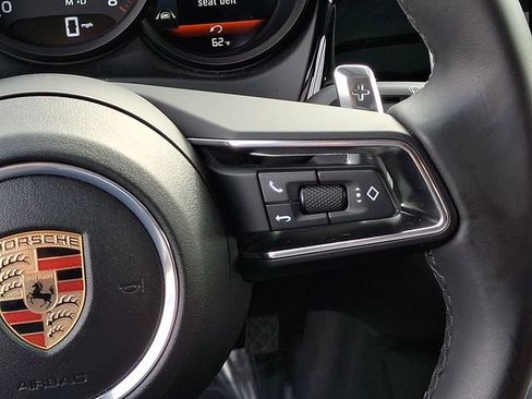 Used 2025 Porsche Macan image 28