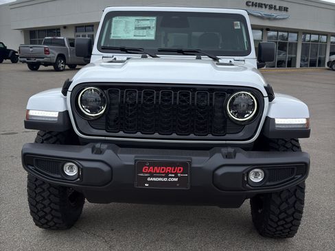 New 2026 Jeep Gladiator Sport AWD/4WD image 3