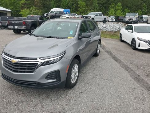 Used 2023 Chevrolet Equinox LS AWD/4WD image 2