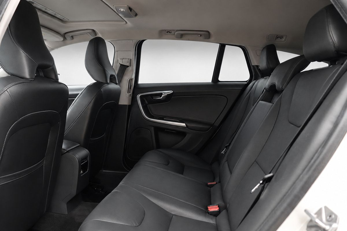 Used 2018 Volvo V60 T5 Cross Country w/ Convenience Package AWD/4WD image 17