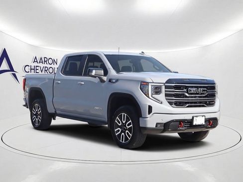 Used 2025 GMC Sierra 1500 AT4 w/ AT4 Premium Package AWD/4WD image 3