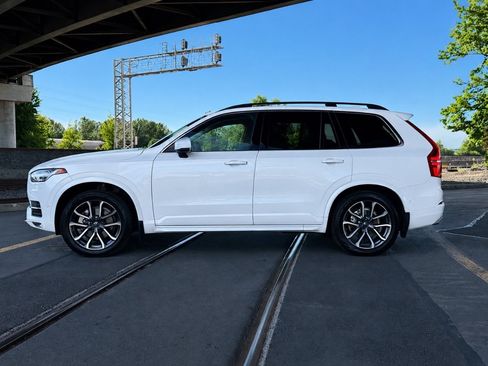 Used 2017 Volvo XC90 T6 Momentum w/ Vision Package AWD/4WD image 6