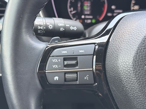 Used 2025 Honda Pilot Touring image 19