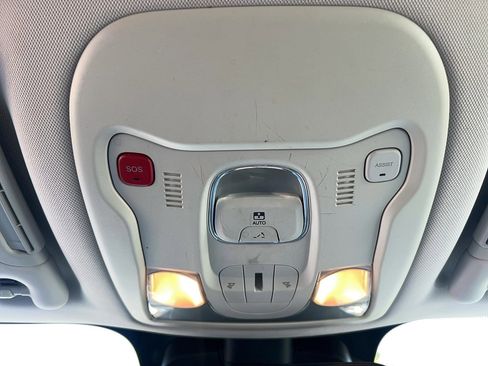 Used 2018 Jeep Renegade Latitude w/ UConnect 8.4 Nav Group image 24