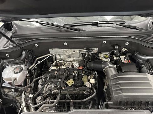 Certified 2025 Volkswagen Atlas Cross Sport SE image 37