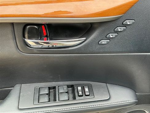 Used 2014 Lexus ES 300h w/ Luxury Package w/Bamboo Trim FWD image 27