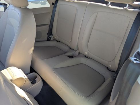 Used 2019 Volkswagen Beetle S image 16