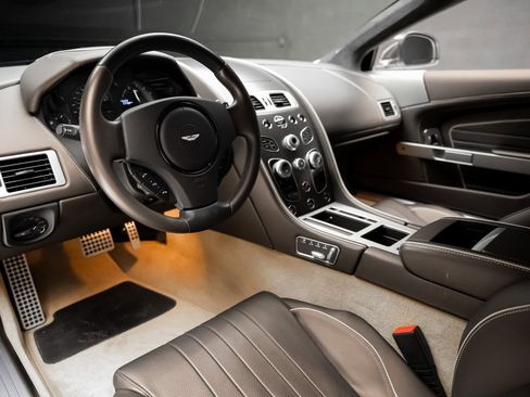 Used 2016 Aston Martin DB9 GT image 2