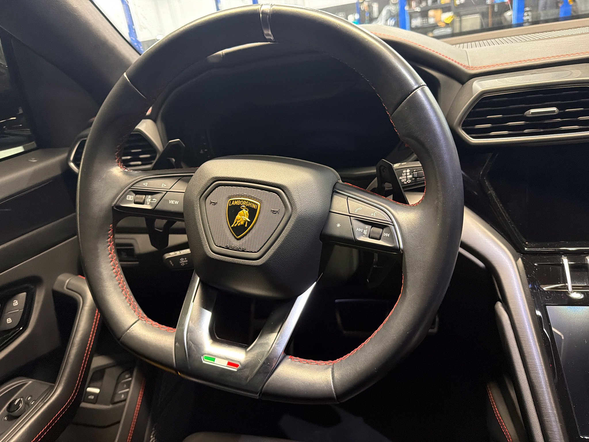 Used 2021 Lamborghini Urus AWD/4WD image 10