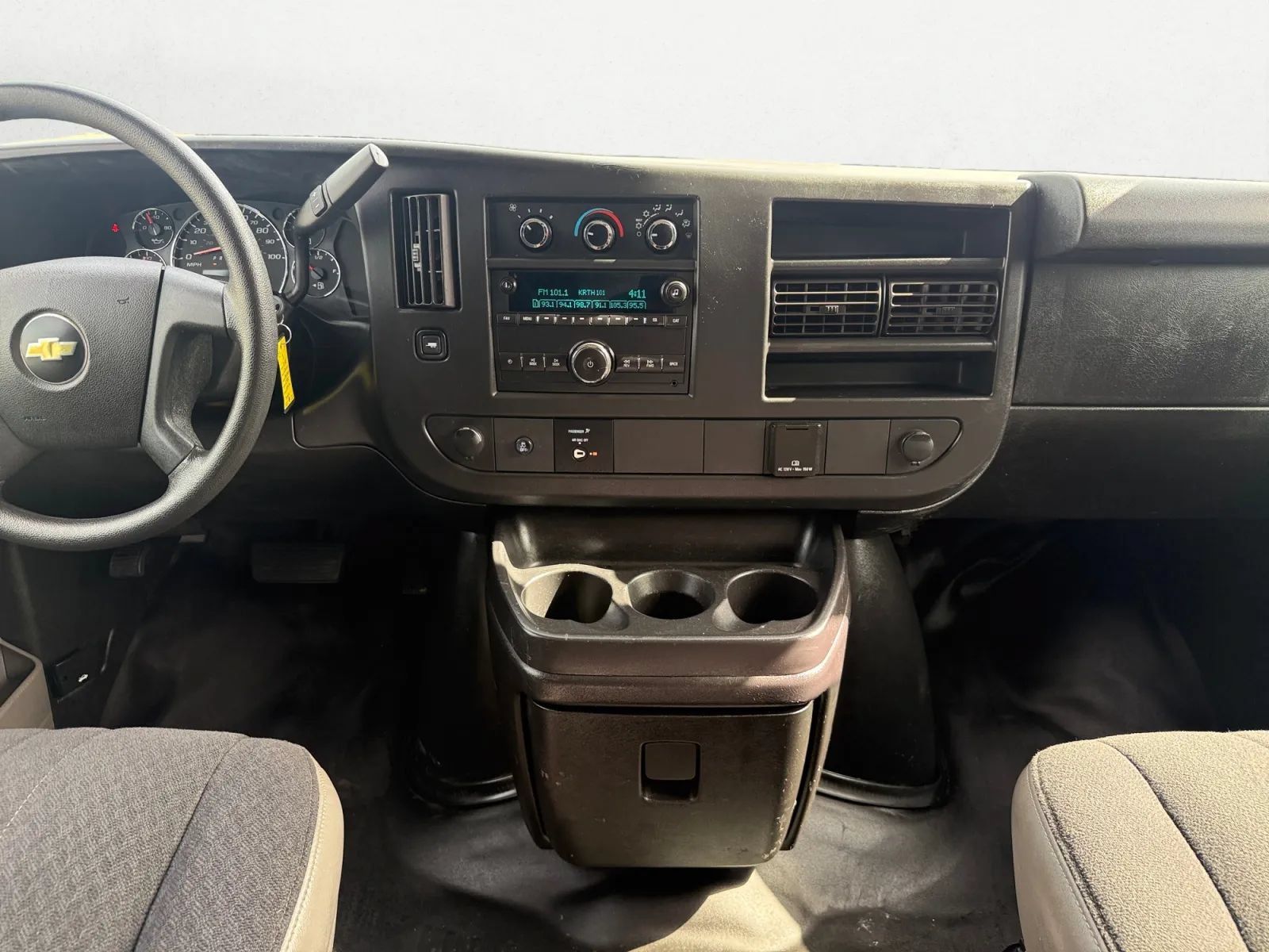 Used 2018 Chevrolet Express 2500 w/ Driver Convenience Package RWD image 12