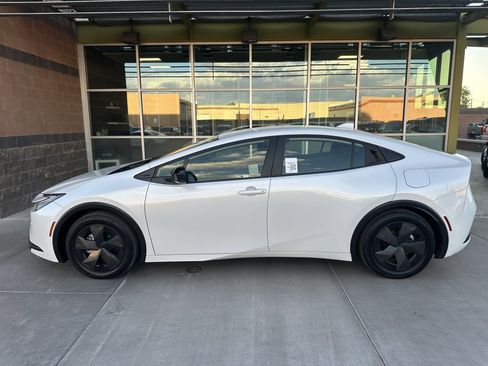 Used 2024 Toyota Prius Prime SE image 6