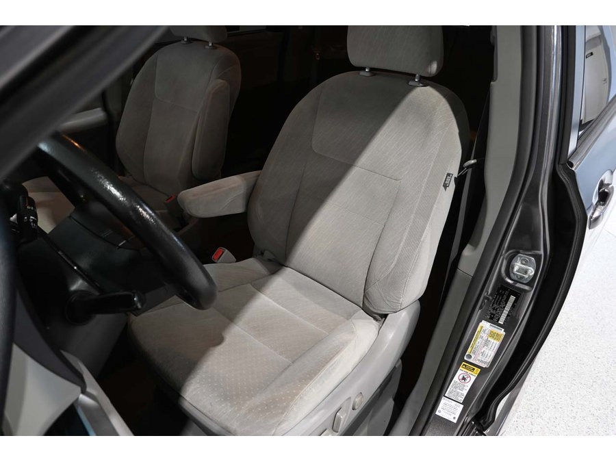 Used 2017 Toyota Sienna LE FWD image 14