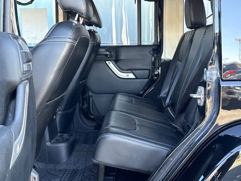 Used 2018 Jeep Wrangler Unlimited Sahara w/ Connectivity Group image 29