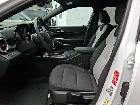 Certified 2025 Chevrolet Trax RS w/ Driver Confidence Package FWD image 14