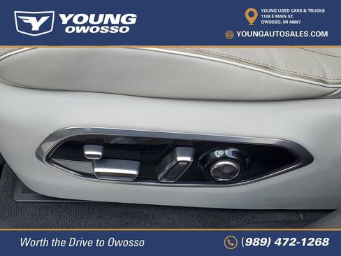 Used 2022 Jeep Grand Cherokee Overland w/ Luxury Tech Group IV AWD/4WD image 9