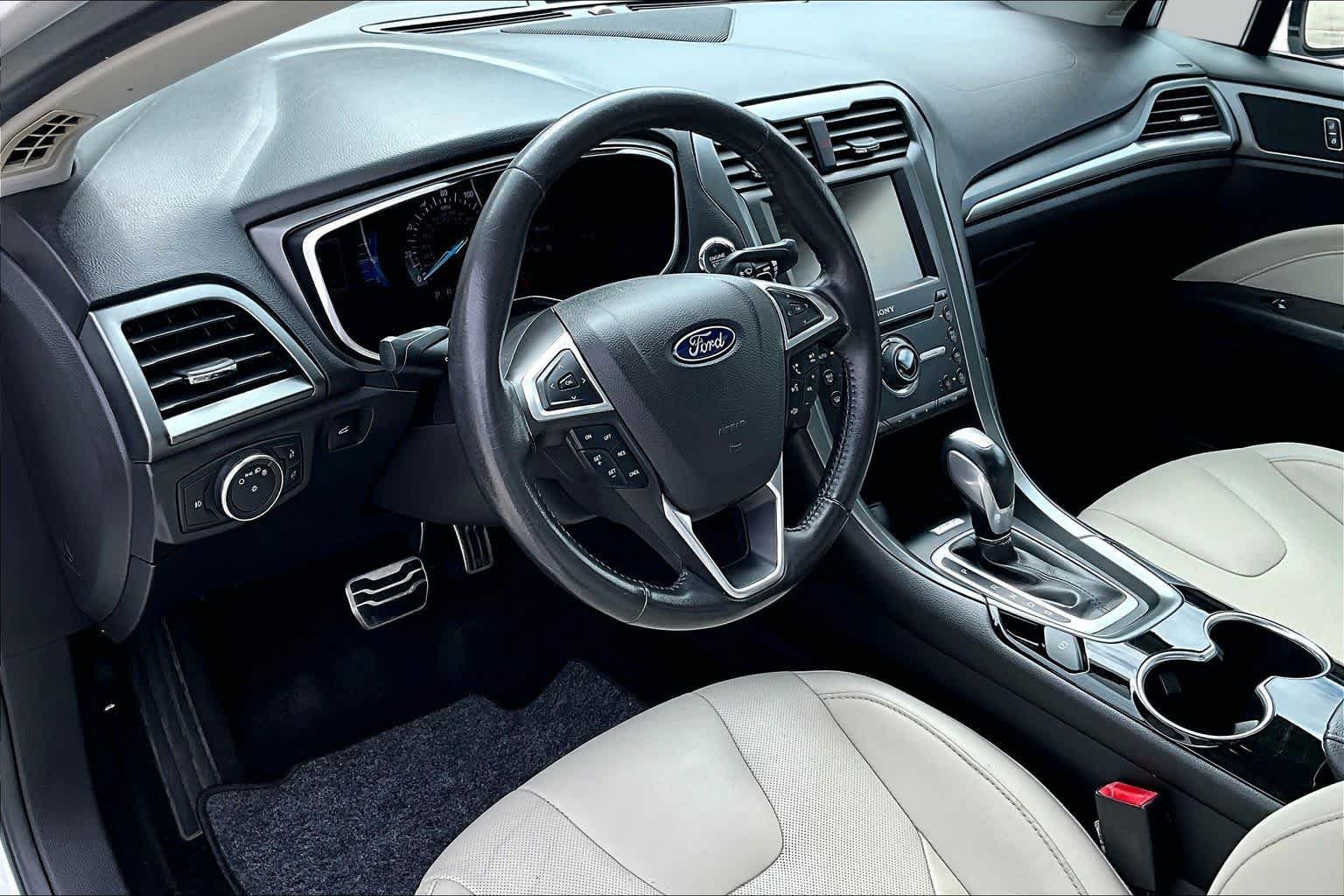 Used 2016 Ford Fusion Titanium FWD image 15