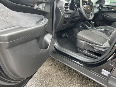 Used 2025 Chevrolet TrailBlazer LT image 14