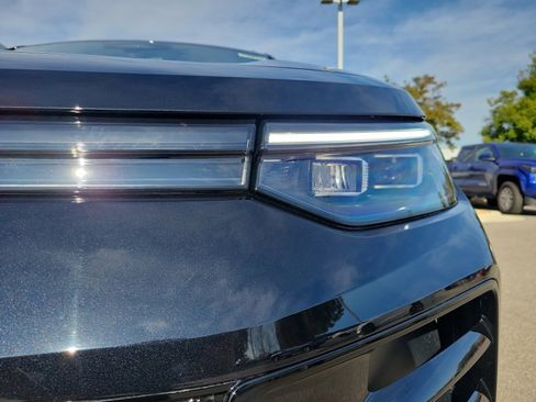 New 2026 Volkswagen Tiguan SE R-Line image 26