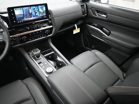 New 2026 Nissan Pathfinder SL w/ SL Premium Package image 10