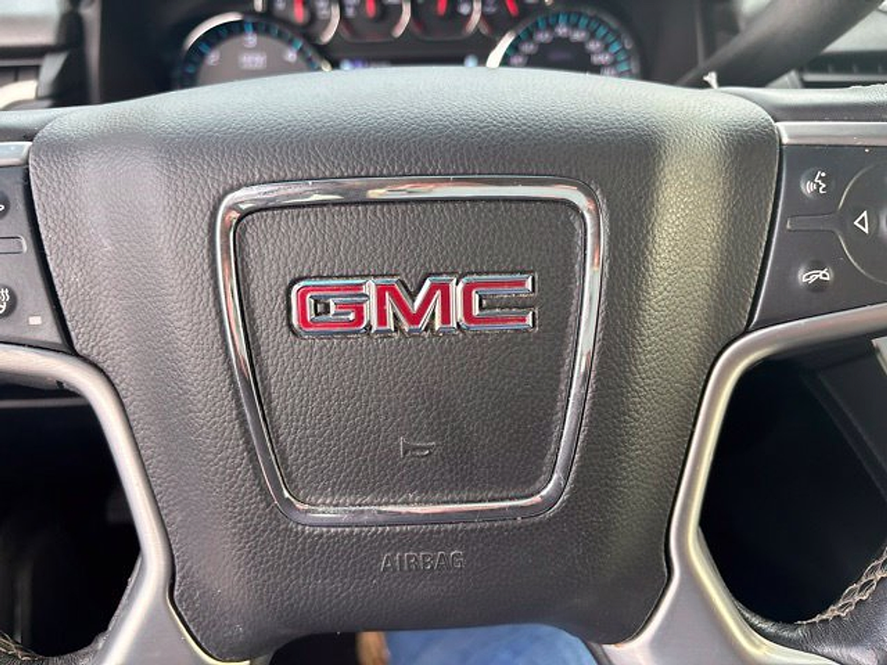 Used 2020 GMC Yukon XL SLT w/ Premium Edition AWD/4WD image 17