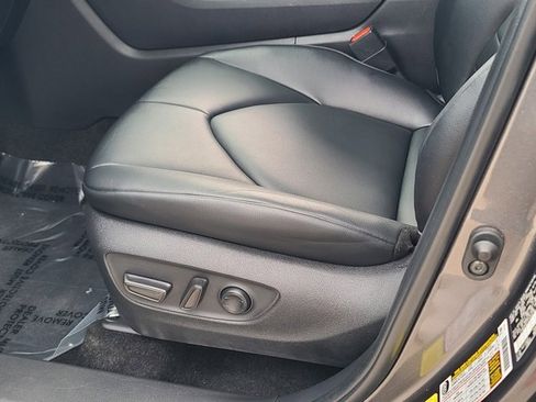 Used 2023 Toyota Highlander XLE image 15