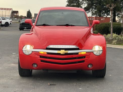 Used 2003 Chevrolet SSR w/ Preferred Equipment Group image 4
