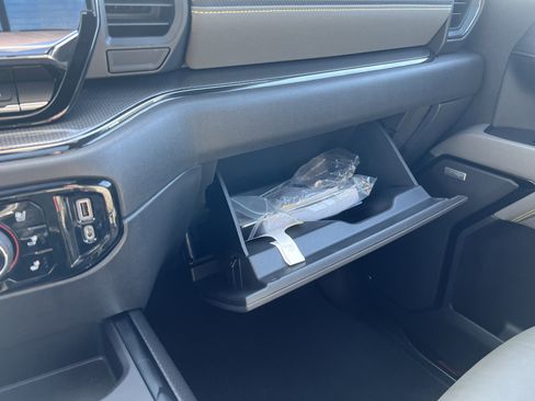 Used 2022 Chevrolet Silverado 1500 ZR2 w/ Technology Package image 26