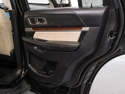 Used 2018 Ford Explorer Platinum image 44