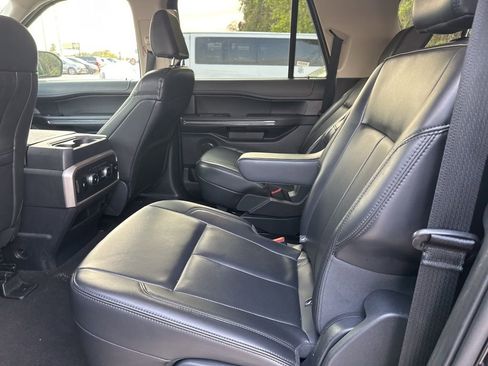 Used 2024 Ford Expedition Max XLT image 3