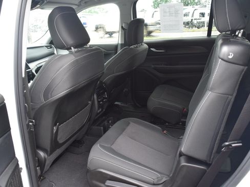 Used 2024 Jeep Grand Cherokee L Laredo AWD/4WD image 11