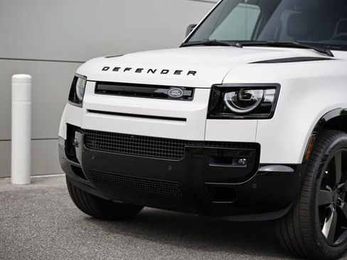 New 2026 Land Rover Defender 110 X-Dynamic SE AWD/4WD image 2