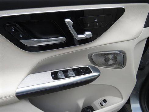 Used 2023 Mercedes-Benz GLC 300 4MATIC image 9