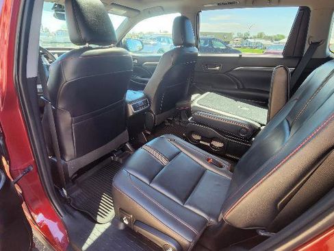Used 2019 Toyota Highlander SE AWD/4WD image 11