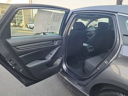 Used 2018 Honda Accord EX image 15