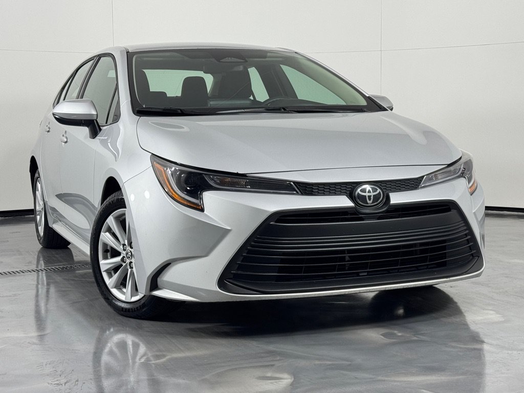 Used 2024 Toyota Corolla LE w/ LE Convenience Package FWD image 2