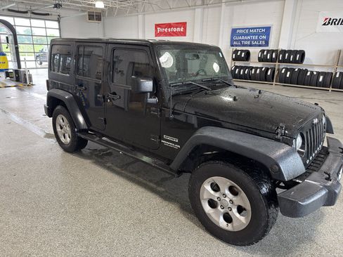 Used 2015 Jeep Wrangler Unlimited Sport AWD/4WD image 2