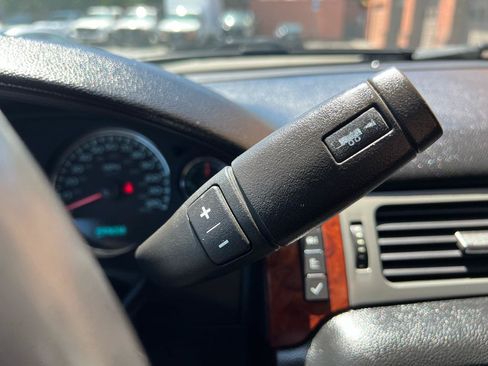 Used 2011 Chevrolet Avalanche LT AWD/4WD image 33