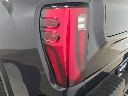 Used 2024 GMC Sierra 2500 Denali w/ Technology Package AWD/4WD image 32