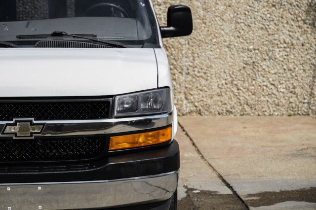Used 2018 Chevrolet Express 2500 w/ Driver Convenience Package RWD image 30